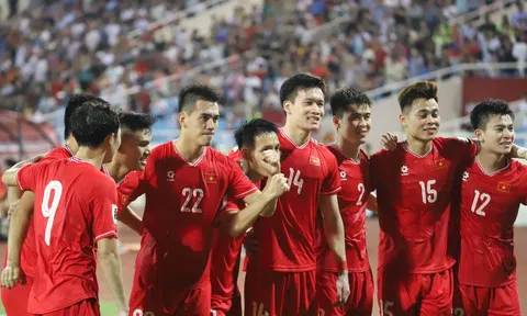 Ghi bàn phút 90+5, ĐT Việt Nam 'ca khúc khải hoàn' cùng HLV Kim Sang Sik