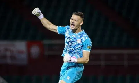 Ngôi sao Việt kiều Patrik Lê Giang thắng trận thứ 3 liên tiếp cùng 'Chiến hạm đỏ'