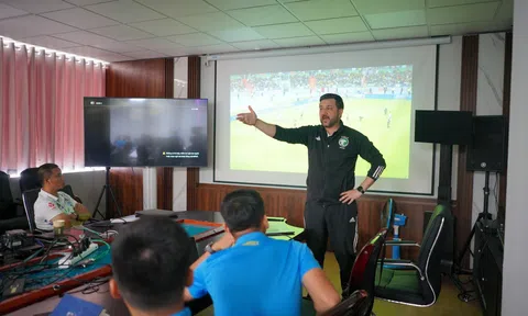 Đại diện FIFA dành lời khen cho trọng tài Việt Nam