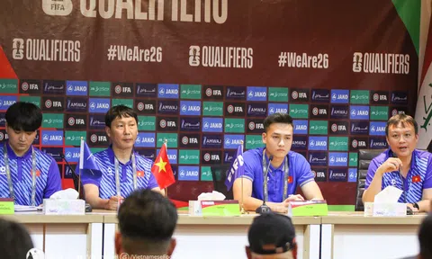 VIDEO: HLV Kim Sang Sik họp báo trước trận đấu với Iraq