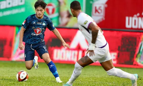 Quốc Việt toả sáng, HAGL thoát khỏi vị trí đá play-off trụ hạng