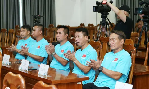 VIDEO: Các HLV V-League đi học khoá Pro năm 2024/25