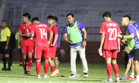 VIDEO: Quang Dũng nói, BHL U19 Việt Nam dặn dò