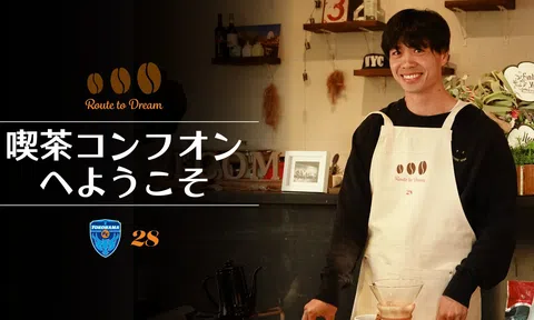 Công Phượng phục vụ cà phê tại Nhật Bản