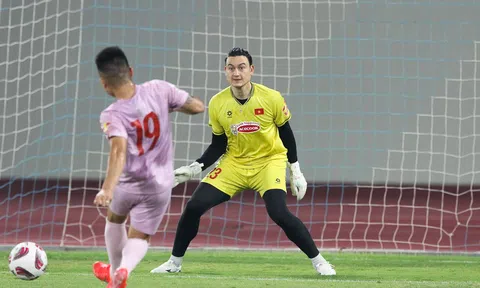 VIDEO: ĐT Việt Nam rèn quân dưới trời 47 độ