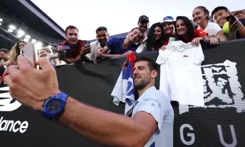 Djokovic cân bằng kỷ lục bất bại của Monica Seles