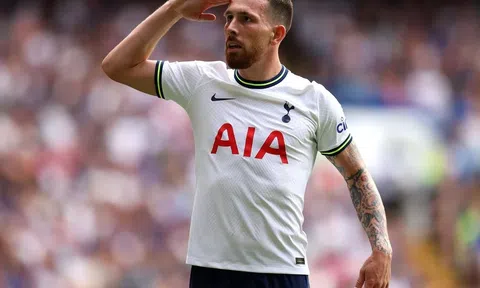 Newcastle hỏi mượn tiền vệ của Tottenham
