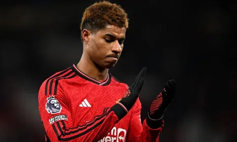 Erik Ten Hag chỉ lý do phân biệt đối xử giữa Rashford và Sancho
