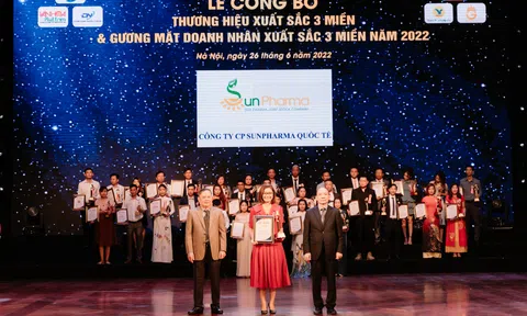 CEO Nguyễn Lan Dung và Công ty CP Sunpharma Quốc tế được vinh danh TOP 10 thương hiệu xuất sắc ba miền năm 2022