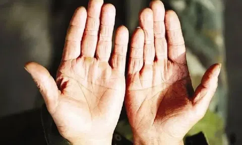 Khép các ngón tay lại, nếu có điều này thì cuộc đời bạn sẽ không bao giờ nghèo đói?