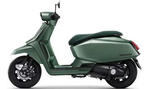 Vespa GTS 300 chuẩn bị có thêm đối thủ mới, "ăn xăng" 3.58 lít/100 km