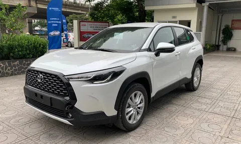 Toyota Corolla Cross bản tiêu chuẩn bất ngờ tăng nhẹ giá bán, "dọn đường" đón Yaris Cross