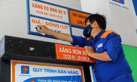 Giá xăng trong nước tiếp tục tăng mạnh, RON 95 lên sát 26.000 đồng/lít