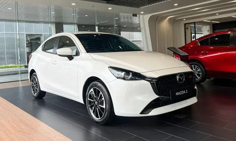 Cận cảnh Mazda2 2023 tại đại lý: Nâng cấp nhẹ về thiết kế, tăng giá bán