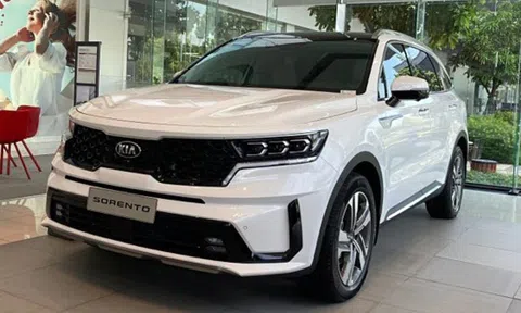 Huynh đệ tương tàn, Kia Sorento ưu đãi gần 100 triệu đồng đấu Hyundai SantaFe