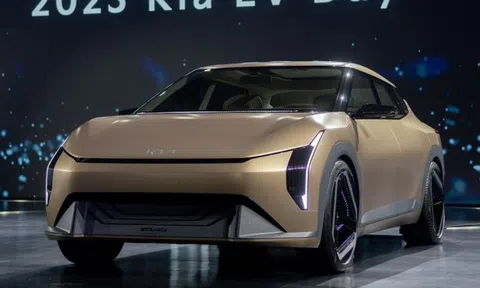 Kia trình làng bộ đôi ô tô điện EV3 và EV4 với thiết kế cửa mở như xe Rolls-Royce