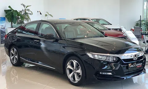 Đối thủ của Toyota Camry giảm giá sâu kỷ lục đến 250 triệu đồng