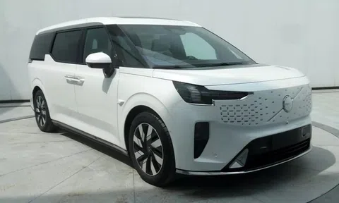 MPV chạy điện đầu tiên của Volvo lộ diện, dự kiến ra mắt vào tháng sau