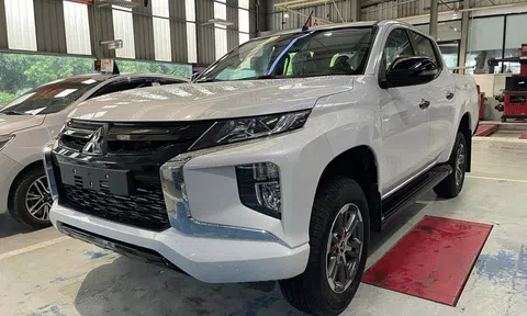 Bán tải Mitsubishi Triton "dò đáy" giá mới, giảm chỉ còn từ 550 triệu đồng