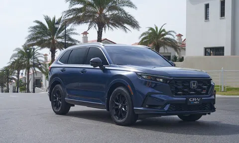 Vừa mới ra mắt, Honda CR-V 2024 đã bán kèm "lạc" 50 triệu đồng tại đại lý