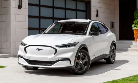 Lỗ "sấp mặt" vì xe điện, Ford cắt giảm đầu tư và trì hoãn mở nhà máy