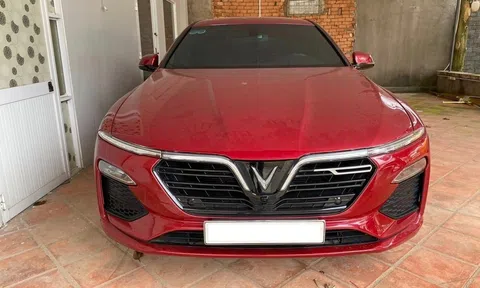 Chỉ sau 1 năm lăn bánh, VinFast Lux A2.0 chạy lướt xuống giá khó tin