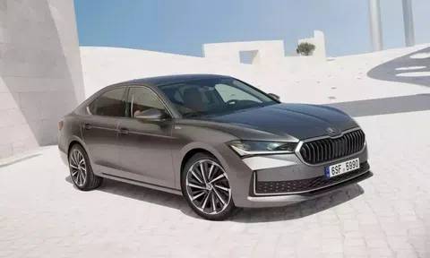 Skoda Superb 2024 - sedan ngang cỡ Toyota Camry ra mắt: Thiết kế tiến hóa, nâng cấp động cơ và trang bị