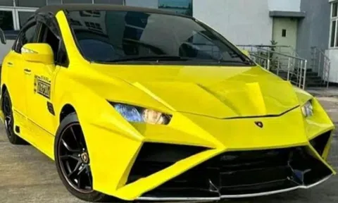 Độc lạ Honda Civic được chủ nhân ‘hô biến’ thành siêu xe Lamborghini Huracan