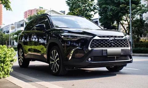 Toyota Corolla Cross "siêu lướt" xuống giá ngỡ ngàng chỉ sau 1 năm lăn bánh