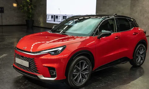 SUV nhỏ nhất của Lexus - LBX công bố giá bán