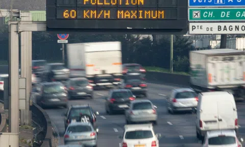 Thay vì bắt kịp tốc độ phát triển của xe điện, các hãng ô tô truyền thống lại chọn một giải pháp ít ai ngờ