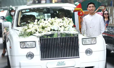 Cận cảnh siêu phẩm Rolls Royce Phantom được Đoàn Văn Hậu dùng làm xe hoa đón cô dâu Doãn Hải My