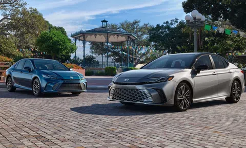 Toyota Camry 2025 ra mắt với loạt nâng cấp cực kỳ đáng tiền