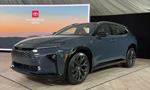 Toyota Crown Signia 2024 - SUV hybrid mới cạnh tranh Hyundai Santa Fe và Kia Sorento
