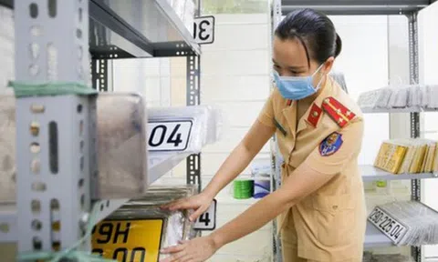 Đấu giá biển số ô tô ngày 17/11: Giá trúng đồng loạt giảm sâu