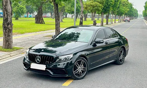 Mercedes C300 AMG cũ xuống giá ngỡ ngàng sau 7 năm lăn bánh