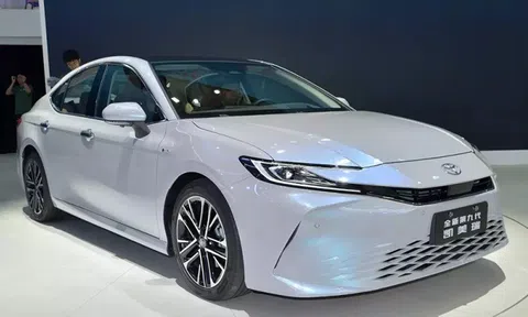 Toyota Camry thế hệ mới ra mắt thị trường "sát vách": Tinh chỉnh thiết kế, trang bị động cơ hybrid