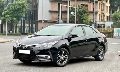 Sau 4 năm lăn bánh, Toyota Corolla Altis cũ bán lại với giá ngỡ ngàng