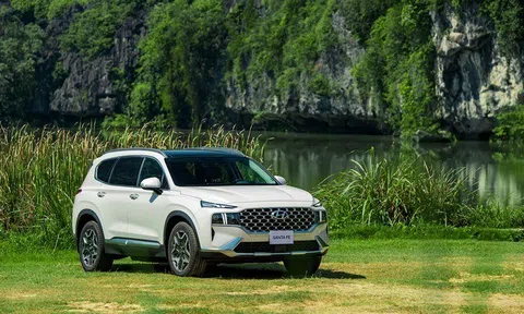 Hyundai Santa Fe Hybrid giảm giá sâu kỷ lục tại đại lý