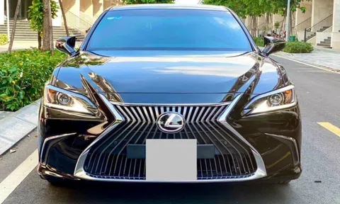 Bất ngờ với giá bán của sedan hạng sang Lexus ES 250 chạy ‘lướt’ sau 4 năm sử dụng