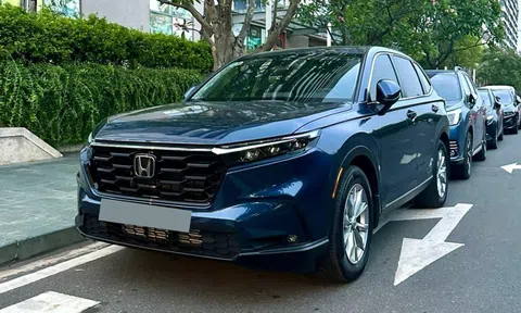 Lăn bánh vỏn vẹn chưa đầy 50 km, Honda CR-V 2024 đầu tiên lên sàn xe cũ với giá khó tin