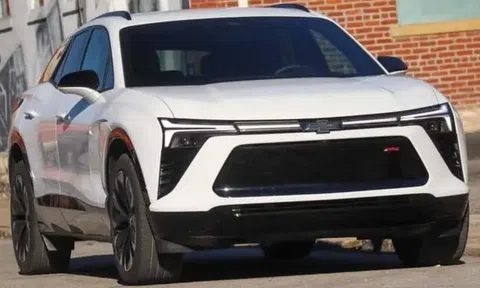 SUV điện Chevrolet Blazer EV báo hại tài xế, mắc kẹt ở vùng ‘khỉ ho cò gáy’ dù mới chỉ lăn bánh 28 tiếng