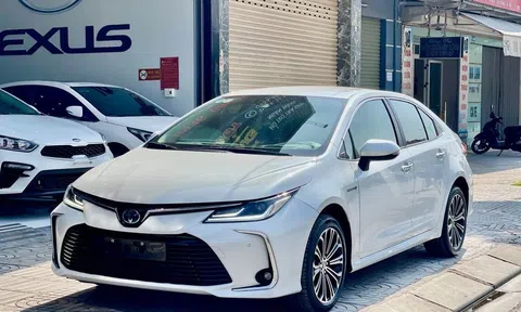 Bất ngờ giá chào bán của Toyota Corolla Altis Hybrid "lướt" chỉ sau 1 năm lăn bánh