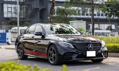 Mercedes-Benz C300 AMG chạy lướt rớt giá khó tin sau 4 năm sử dụng