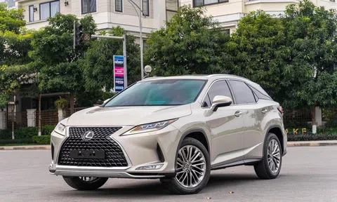 Ngỡ ngàng giá chào bán của Lexus RX 300 "lướt" mới lăn bánh 10.000 km