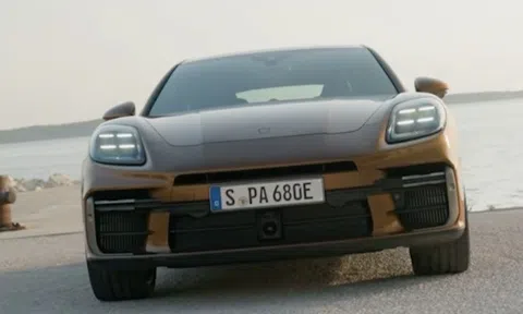 Porsche Panamera thế hệ mới ‘khoe’ khả năng nhún nhảy chẳng khác gì Mercedes-Benz