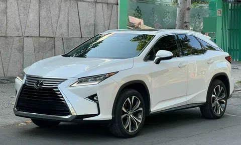 SUV hạng sang Lexus RX350 lăn bánh 60.000 km được chào bán với giá ‘lỗ’ khó tin
