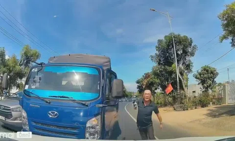 Xe tải lấn làn vượt ẩu, tài xế gây gổ với ô tô con đi đúng làn đường