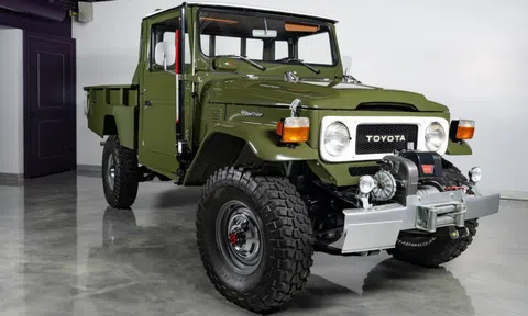 Toyota Land Cruiser 1983 hồi sinh với diện mạo cực "cháy" như vừa xuất xưởng