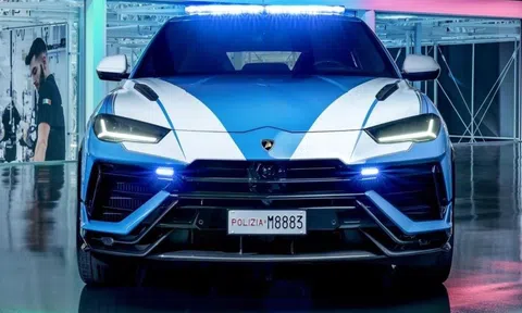 Chiêm ngưỡng siêu SUV Lamborghini Urus Performante giá quy đổi hơn 7 tỷ đồng vừa gia nhập lực lượng cảnh sát Ý